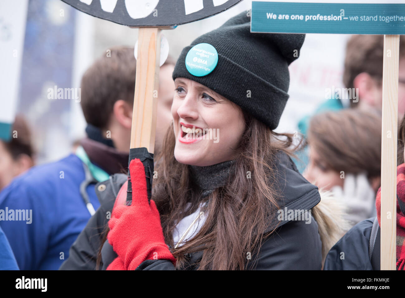 A Londra il 9 marzo 2016, NHS Junior medici picket, St Thomas Hospital, Junior medico picchetti Credito: Ian Davidson/Alamy Live News Foto Stock