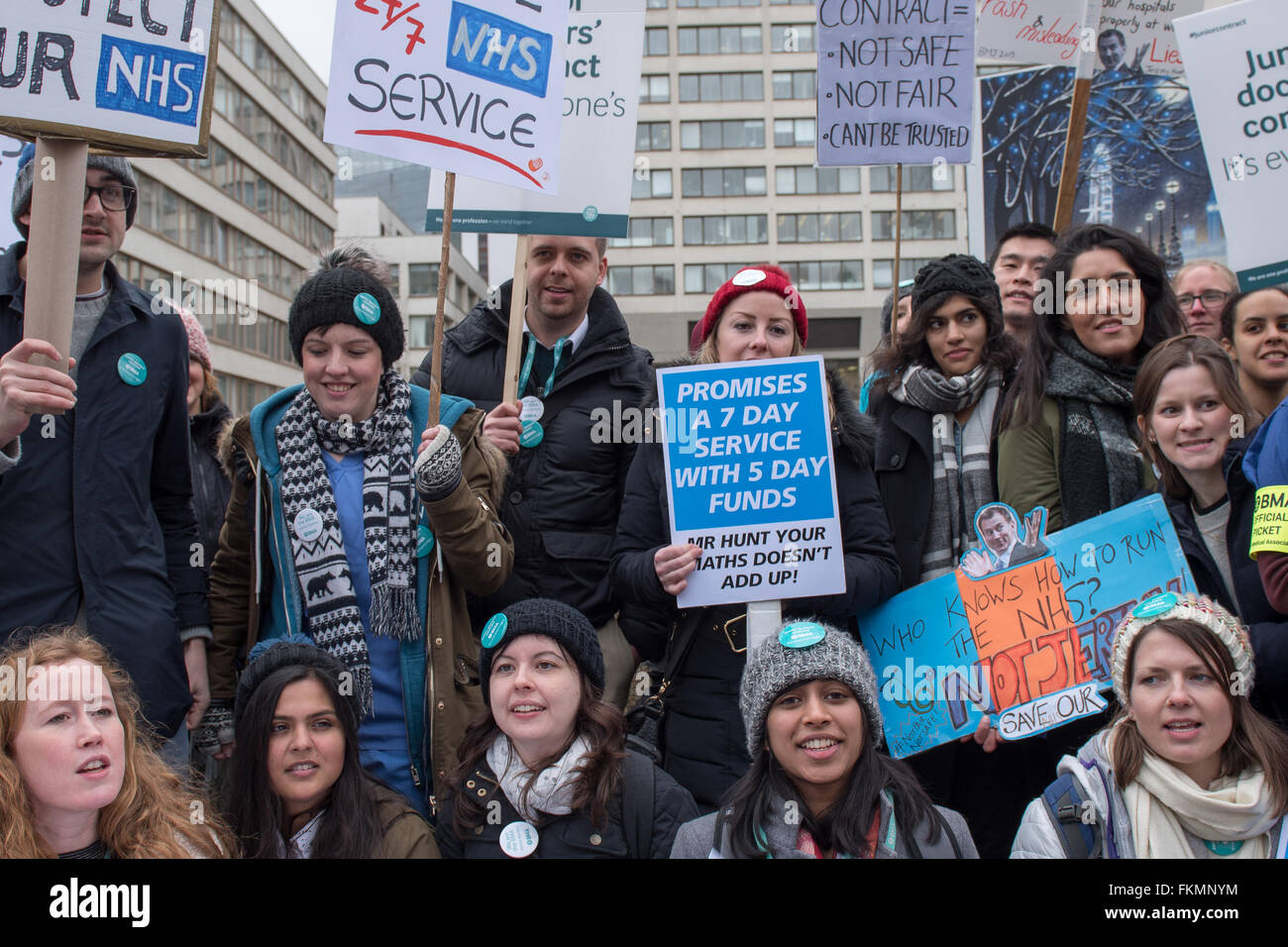 A Londra il 9 marzo 2016, NHS Junior medici picket, St Thomas Hospital, Junior medico picchetti Credito: Ian Davidson/Alamy Live News Foto Stock