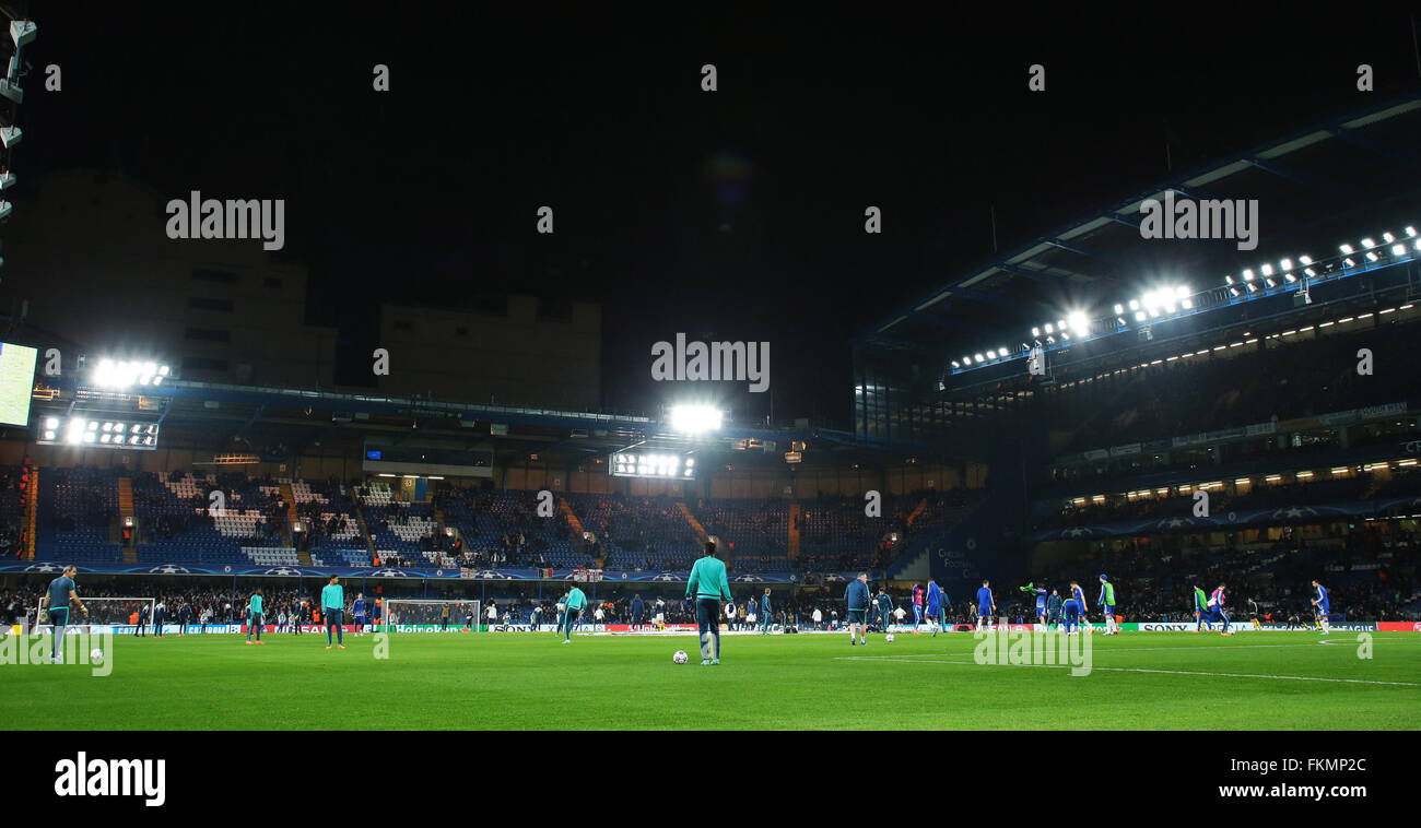 Stamford Bridge, Londra, Regno Unito. 09Mar, 2016. Champions League. Chelsea versus Paris Saint Germain. I giocatori warm up prima di kick off Credit: Azione Plus sport/Alamy Live News Foto Stock