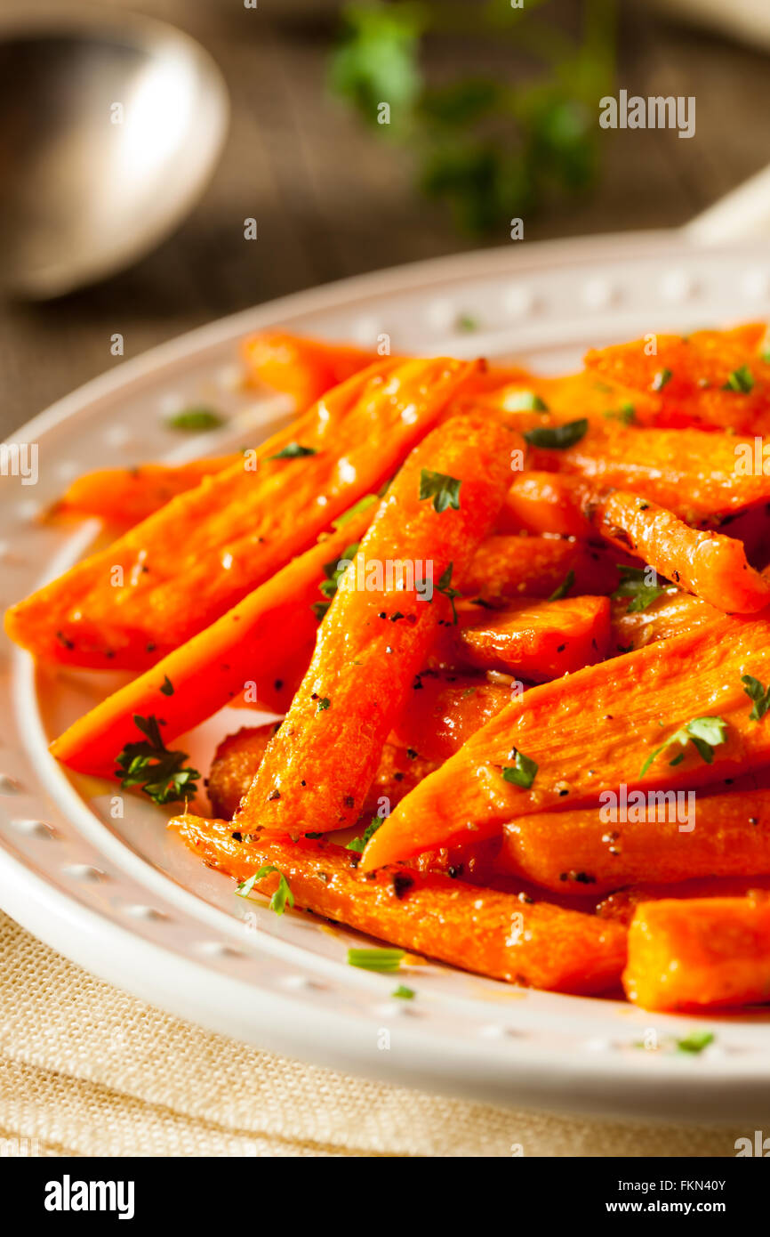 In casa sani carote arrosto pronto a mangiare Foto Stock