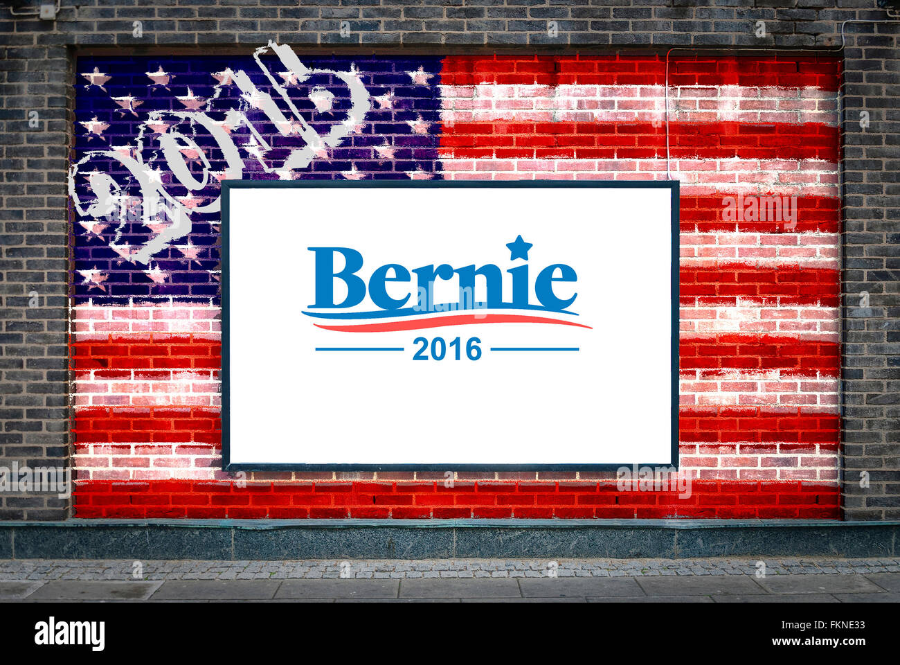 Bernie Sanders 2016 campagna presidenziale poster su un cartellone con bandiera americana dipinta Foto Stock