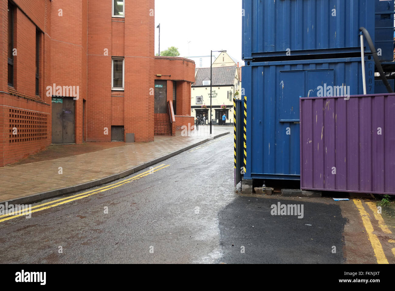 Luglio 2015 - imprenditori edili che bloccano metà strada con i loro container. Foto Stock