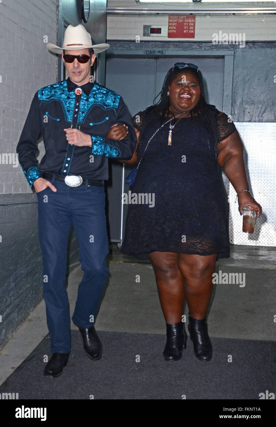 New York, NY, STATI UNITI D'AMERICA. 9 Mar, 2016. Sacha Baron Cohen, Gabourey Sidibe fuori e circa per celebrità Candids - MER, New York, NY, 9 marzo 2016. Credito: Derek Storm/Everett raccolta/Alamy Live News Foto Stock