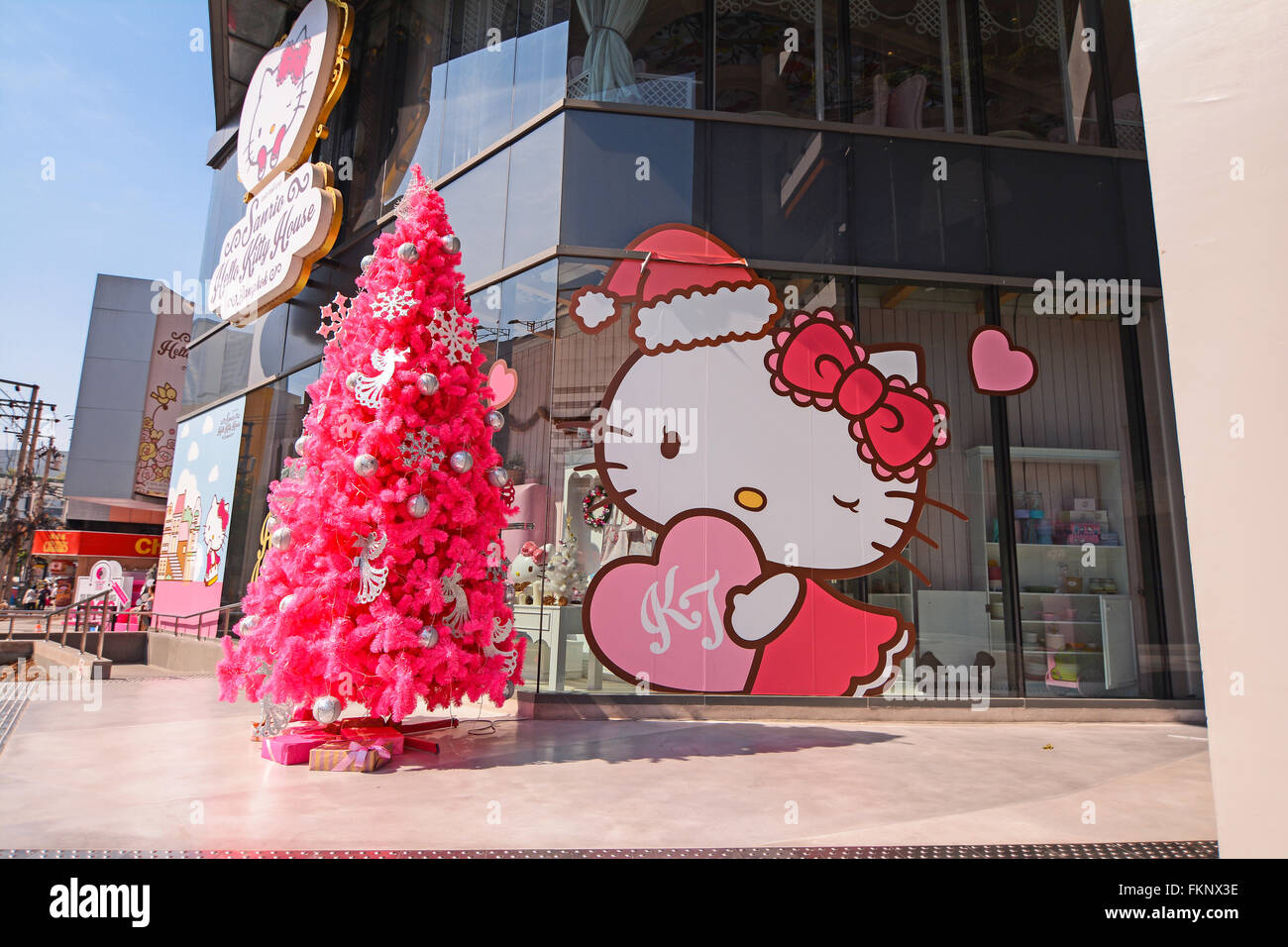 Decorazioni Natalizie Hello Kitty.Bangkok Siam Square One Tailandia 4 Gennaio 2016 Hello Kitty House Bangkok Cafe Shop Spa Con Albero Di Natale In Siam S Foto Stock Alamy