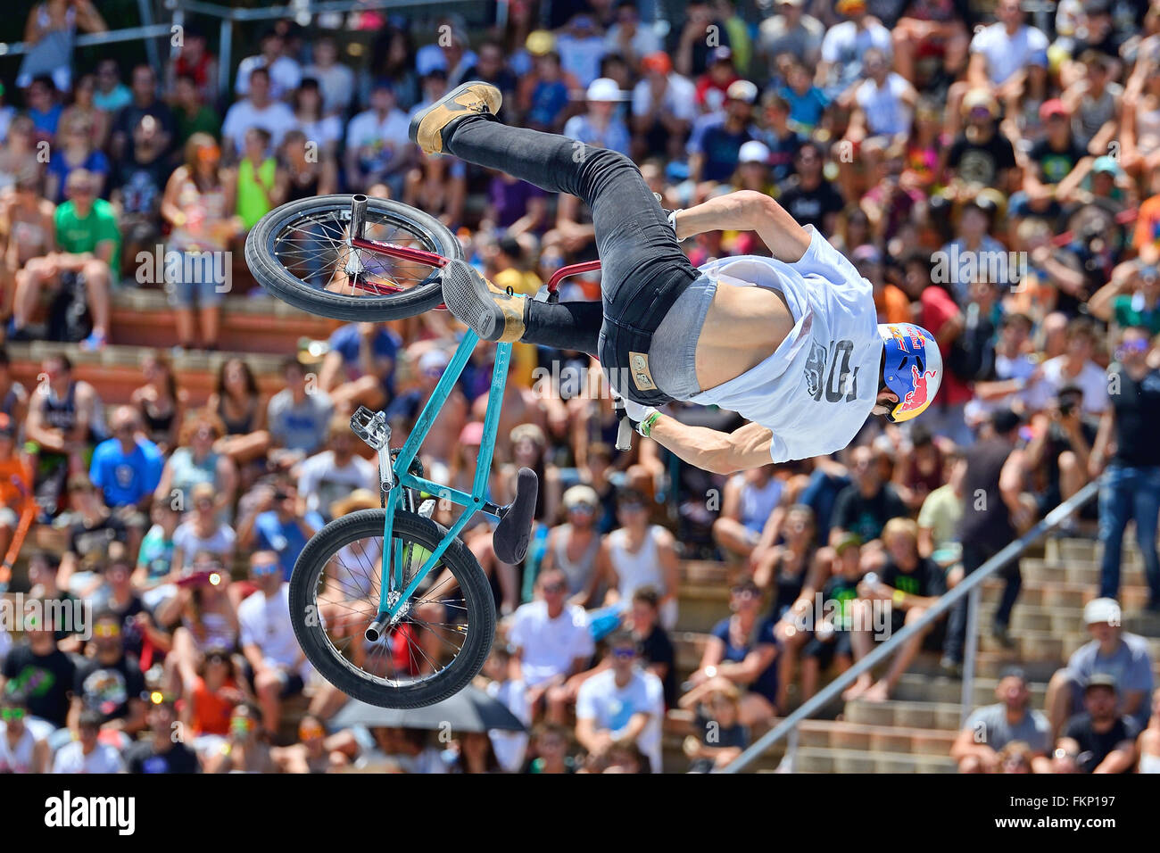 Barcellona - giu 28: un pilota professionista presso la BMX (bicicletta motocross) Flatland concorrenza a LKXA sport estremi. Foto Stock