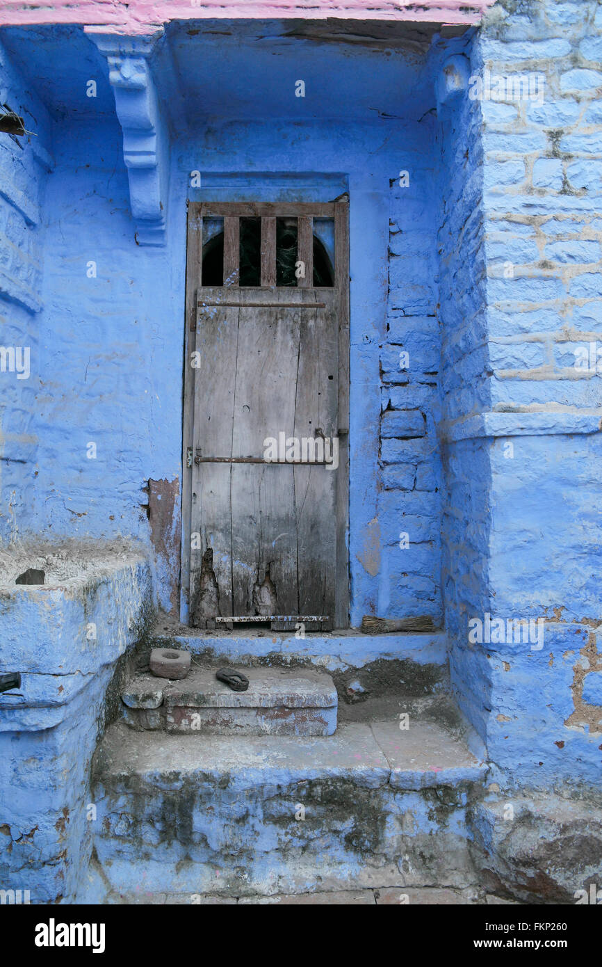 Classic porta, finestra e parete in Bluecity Jodhpur, India. Foto Stock
