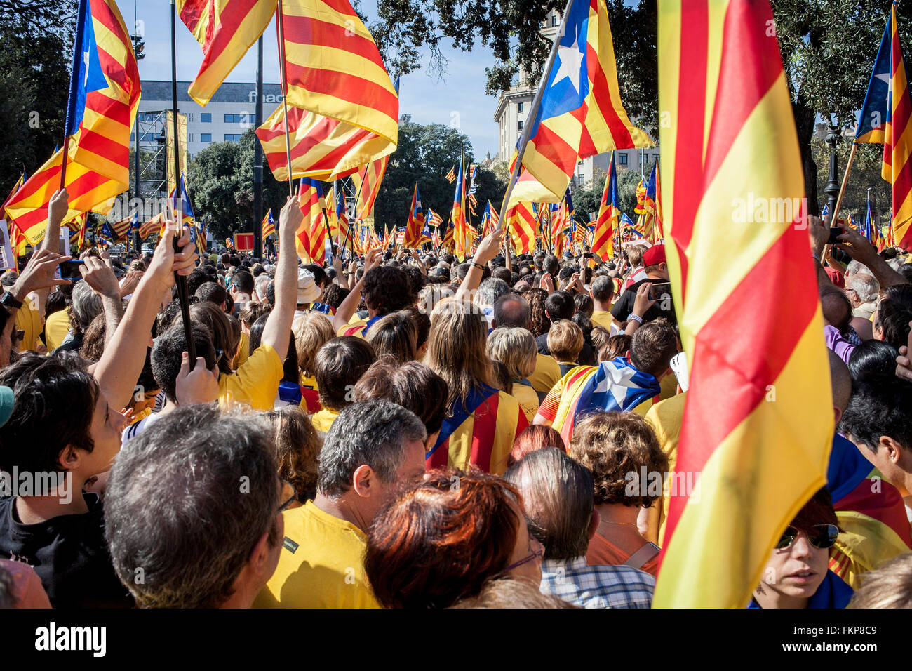 Manifestazione politica per l indipendenza della Catalogna. Piazza Catalunya.Ottobre 19, 2014. Barcellona. La Catalogna. Spagna. Foto Stock