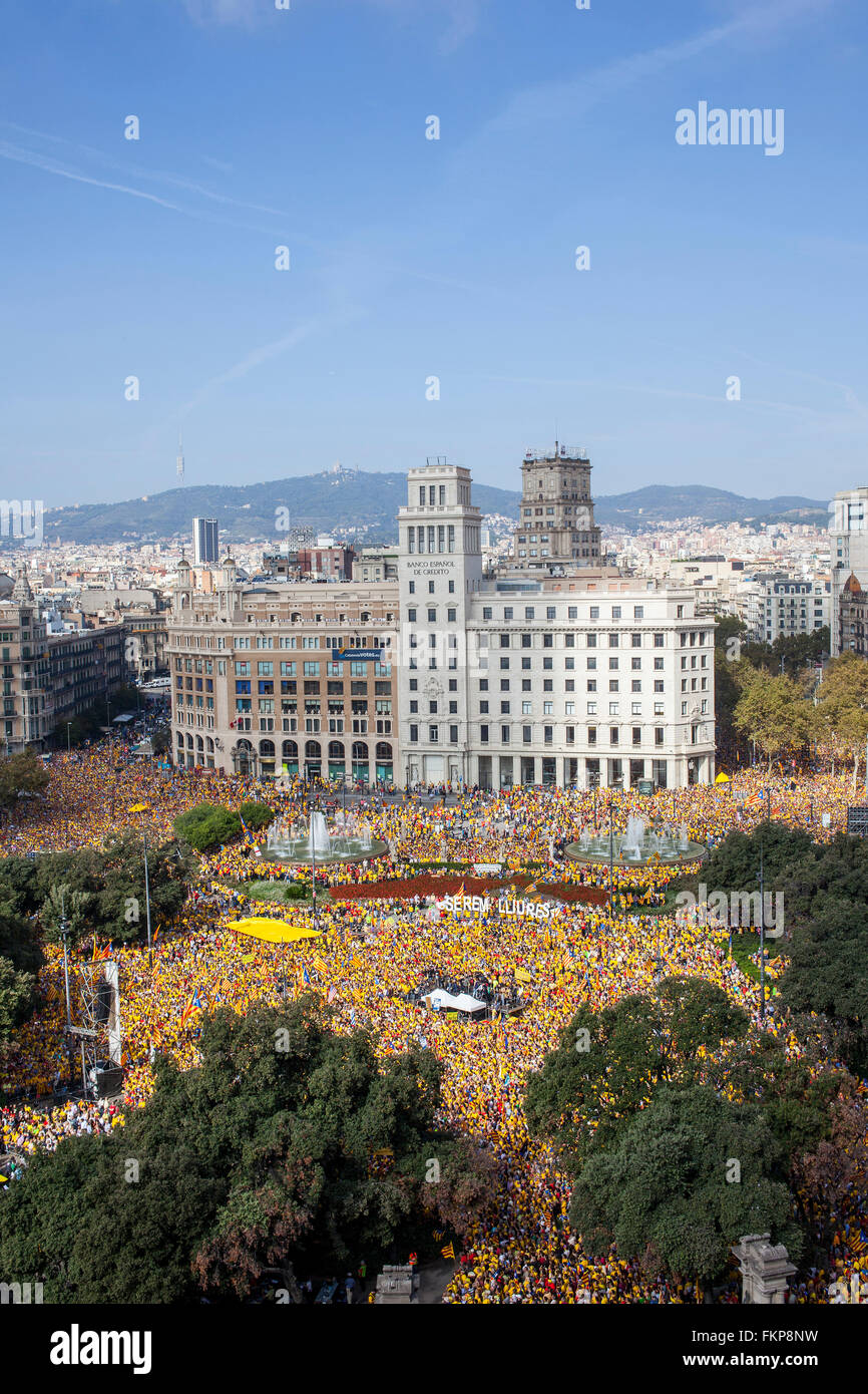 Manifestazione politica per l indipendenza della Catalogna. Piazza Catalunya.Ottobre 19, 2014. Barcellona. La Catalogna. Spagna. Foto Stock