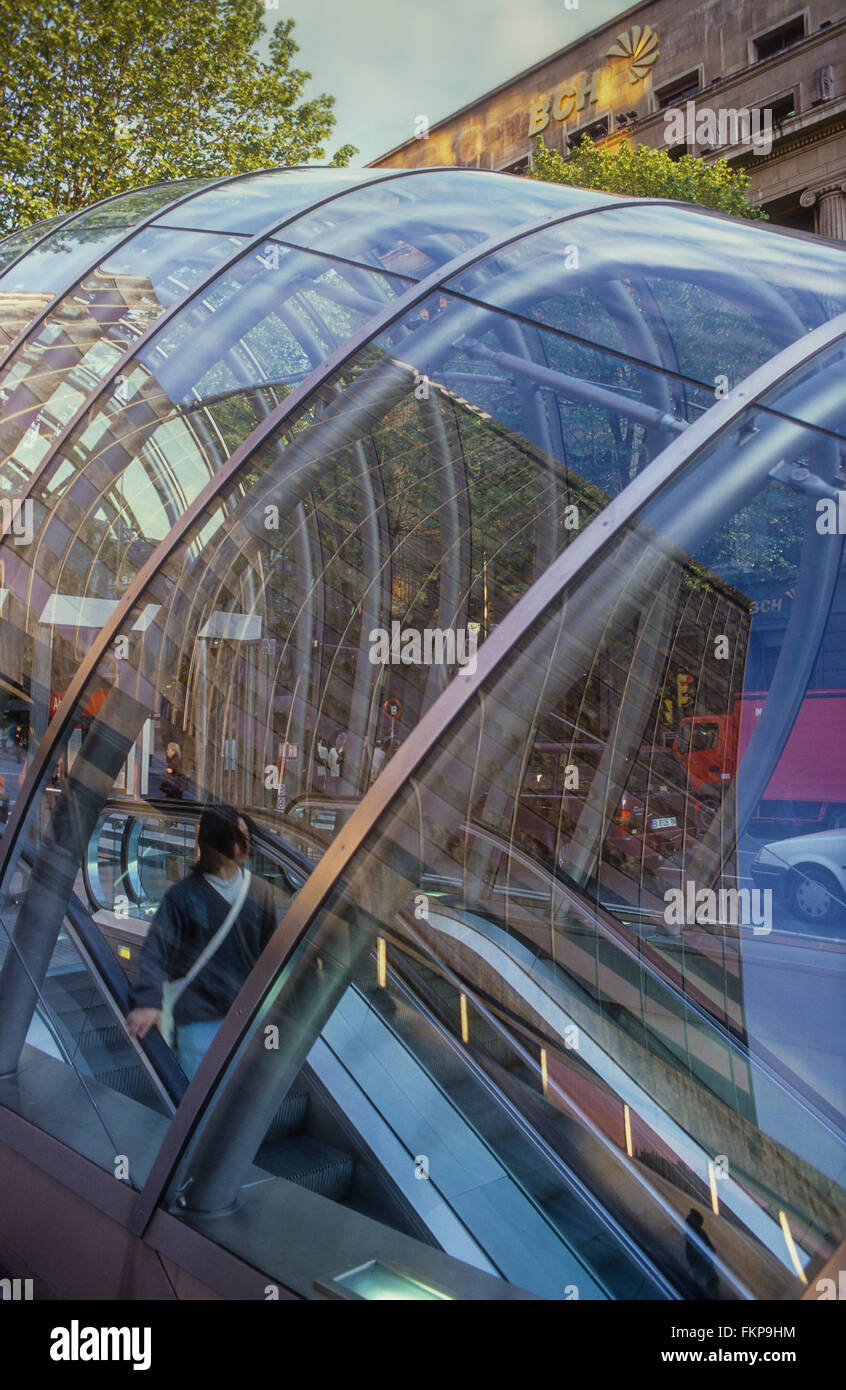 "Fosterito','entrata della metropolitana dall'architetto Norman Foster,in Gran via, Bilbao, Biscaglia, Paesi Baschi Foto Stock