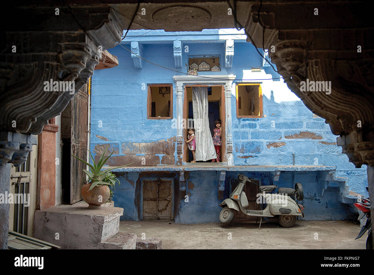 La vita quotidiana dei locali non identificato i bambini in strada di Jodhpur, India. Foto Stock