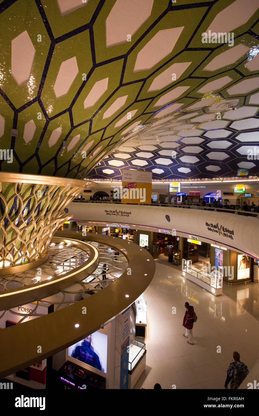 Emirati Arabi Uniti, Abu Dhabi, Airport Duty Free Shopping area Foto Stock
