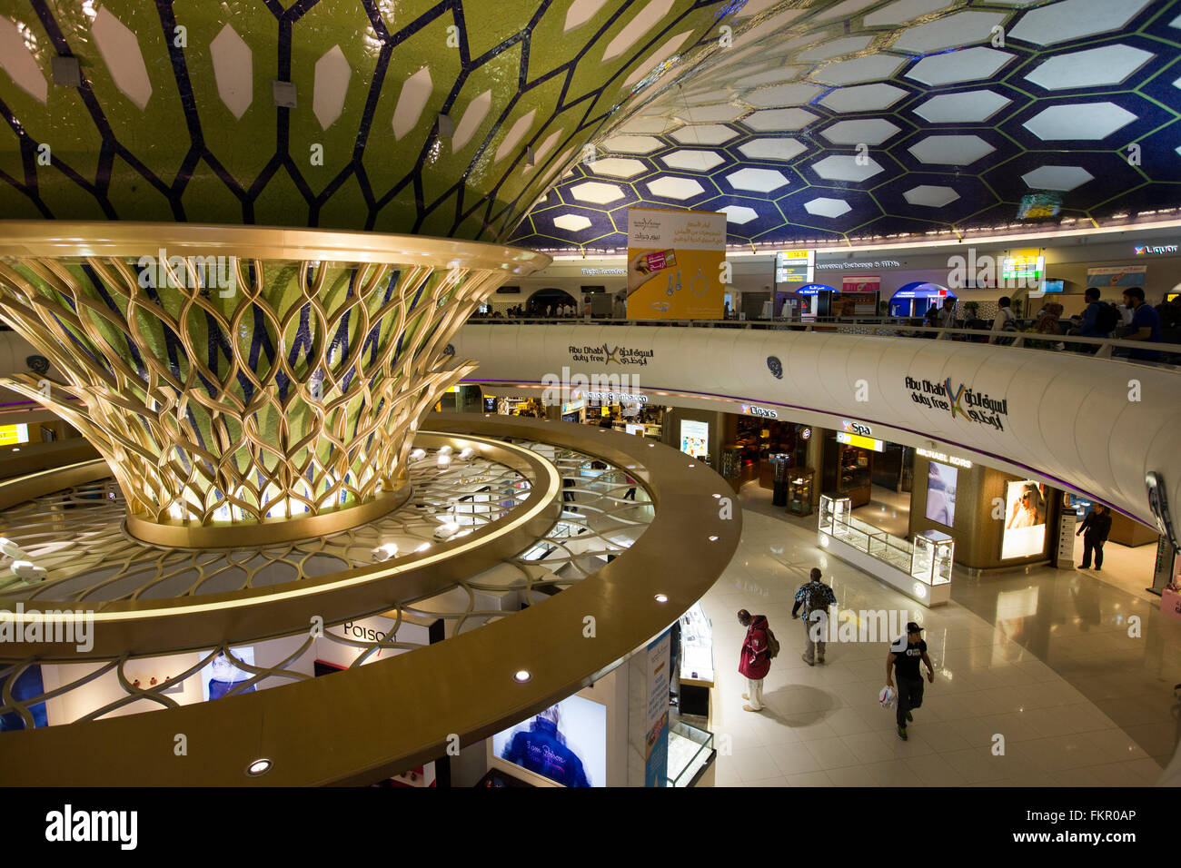 Emirati Arabi Uniti, Abu Dhabi, Airport Duty Free Shopping area Foto Stock