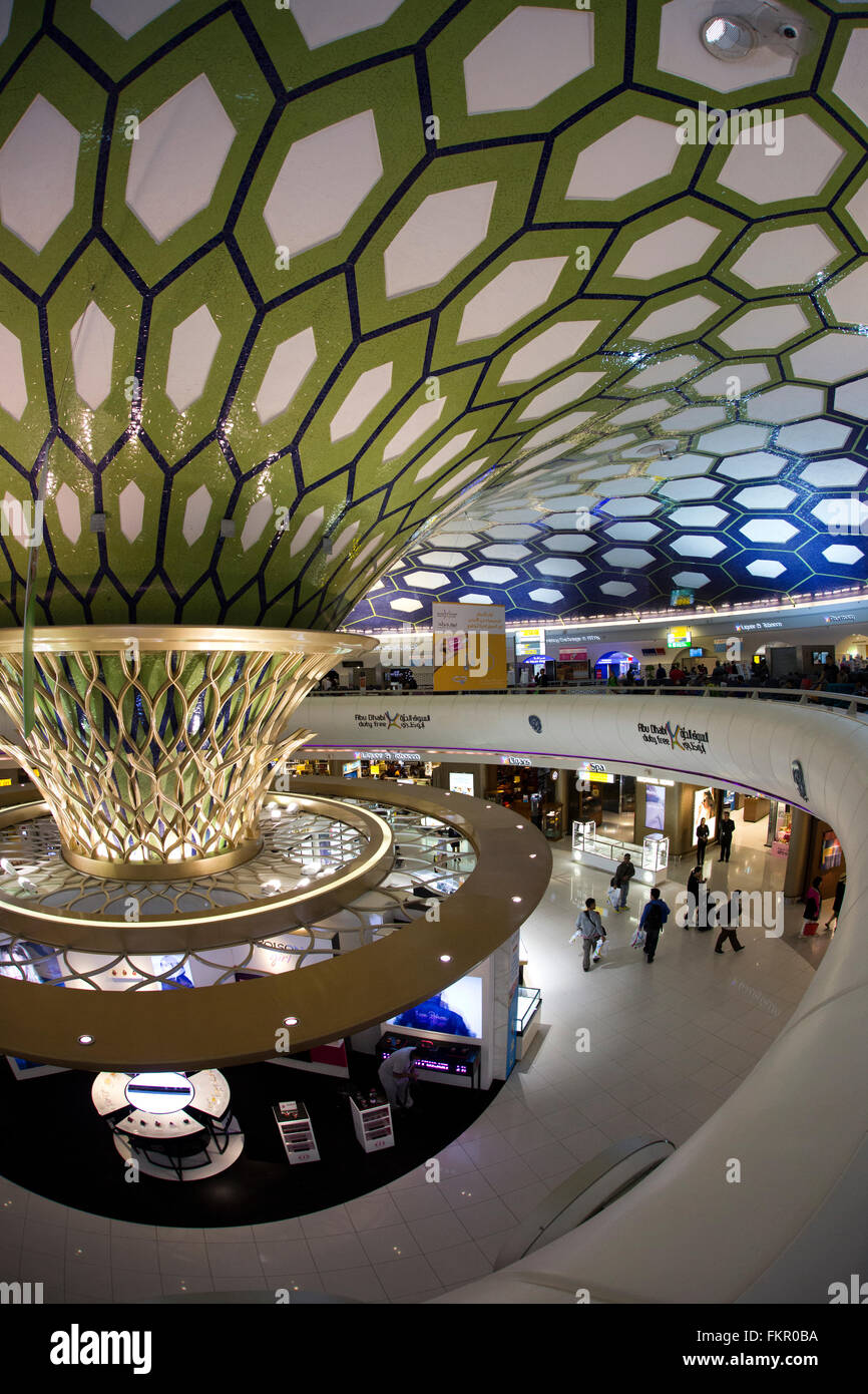 Emirati Arabi Uniti, Abu Dhabi, Airport Duty Free Shopping area Foto Stock