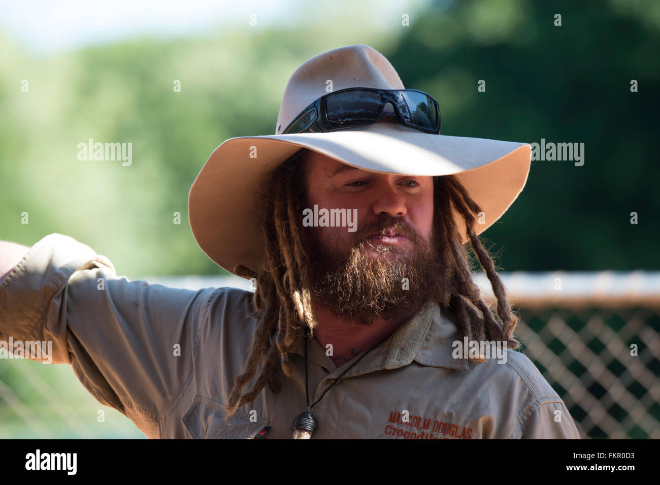 Custode dello Zoo a Malcolm Douglas Crocodile Park (parco fauna selvatica), Broome, Australia occidentale Foto Stock