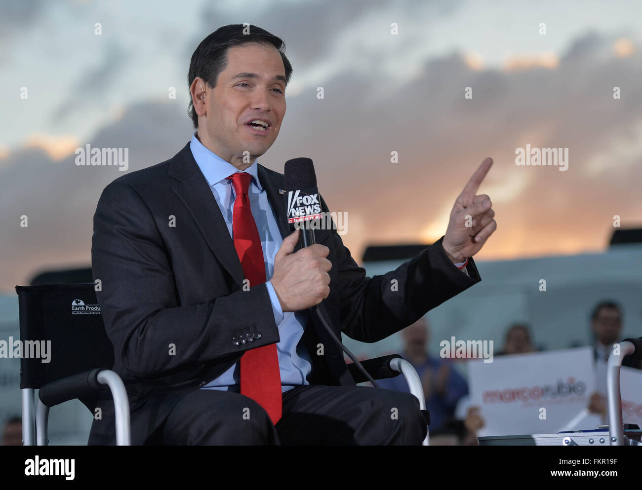 Miami, Stati Uniti d'America. 9 Mar, 2016. Candidato presidenziale repubblicano Marco Rubio parla durante un'intervista a una campagna di rally in Miami Florida, Stati Uniti, 9 marzo 2016. Credito: Bao Dandan/Xinhua/Alamy Live News Foto Stock
