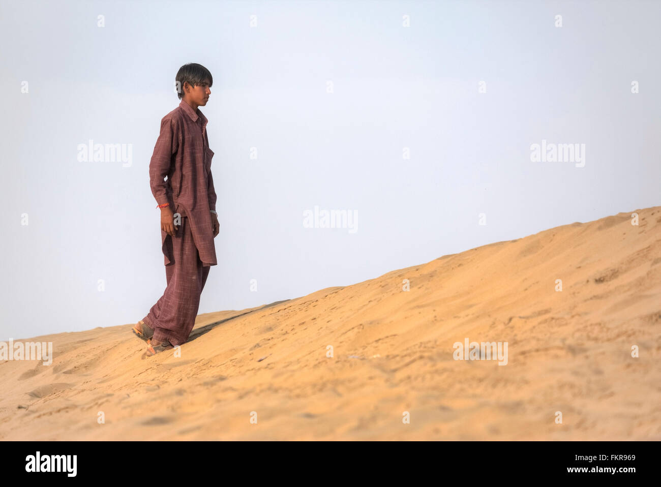 Ragazzo di nomadi del deserto di Thar, Rajasthan, India Foto Stock