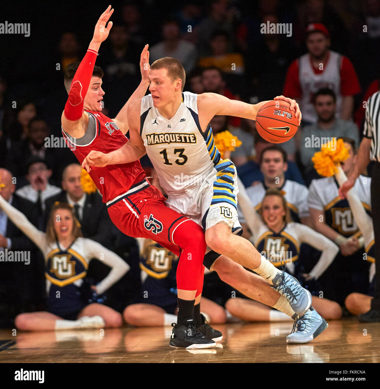 Piscataway, New Jersey, USA. 9 Marzo, 2016. St Johns avanti Amar Alibegovic#1 falli Marquette di avanti Henry Ellenson #13 nella seconda metà durante il primo giro orientale grande torneo tra la St Johns Red Storm e la Marquette aquile reali al Madison Square Garden di New York City. Marquette sconfitto St Johns 101-93. Duncan Williams/CSM/Alamy Live News Foto Stock