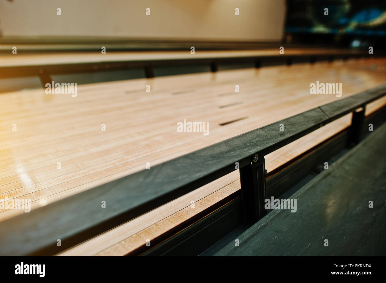 Kids paraurti in pista da bowling Foto Stock