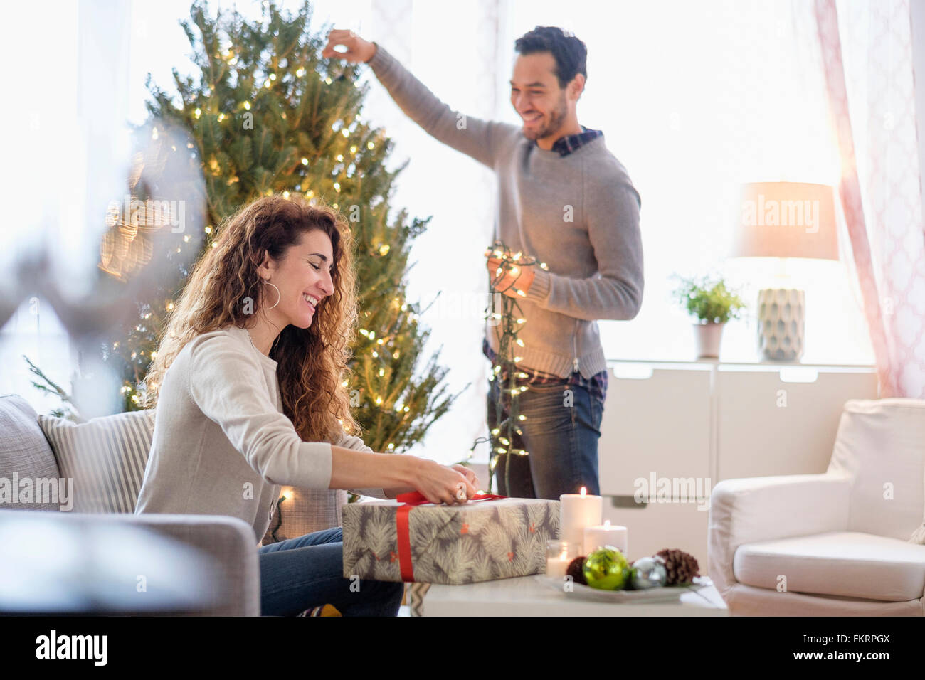 Paio di decorazione per il Natale in soggiorno Foto Stock