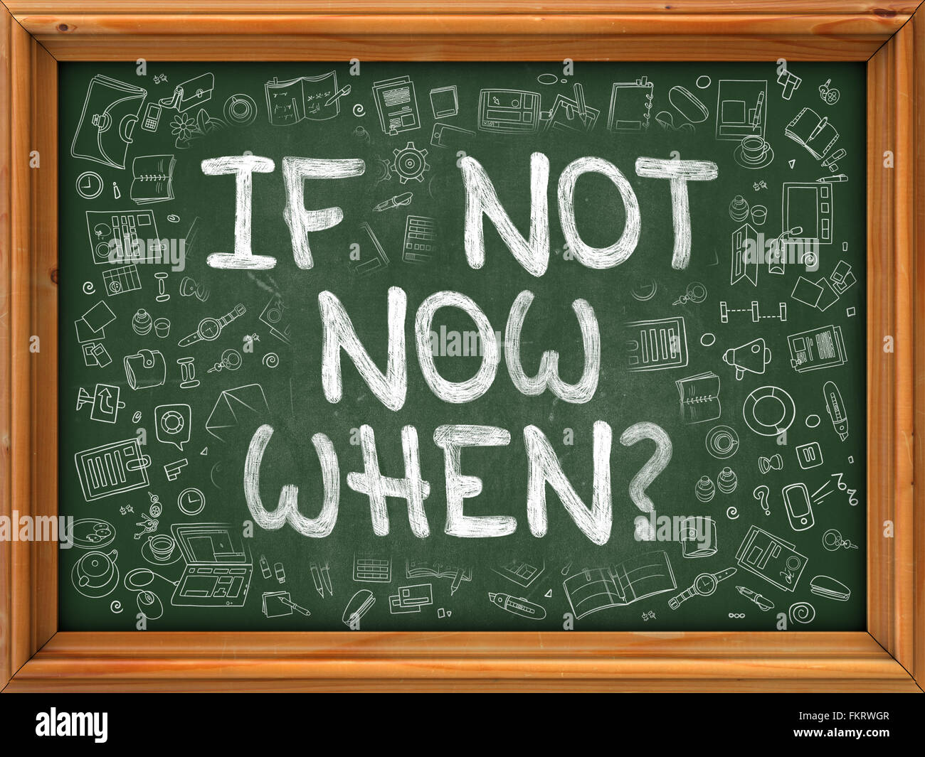 Disegnata a mano se non ora quando sulla lavagna verde. Foto Stock