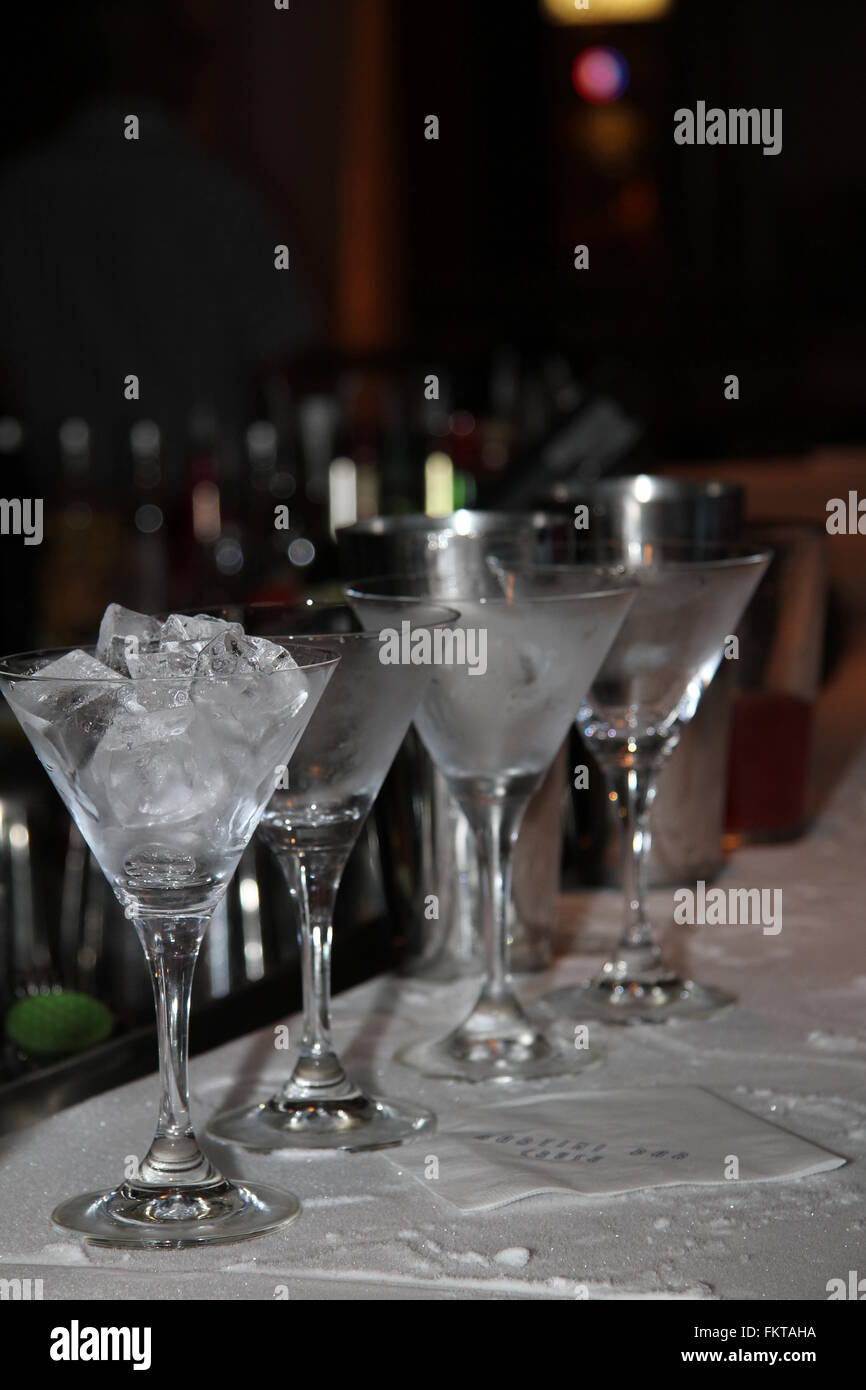 Quattro bicchieri da martini Foto Stock