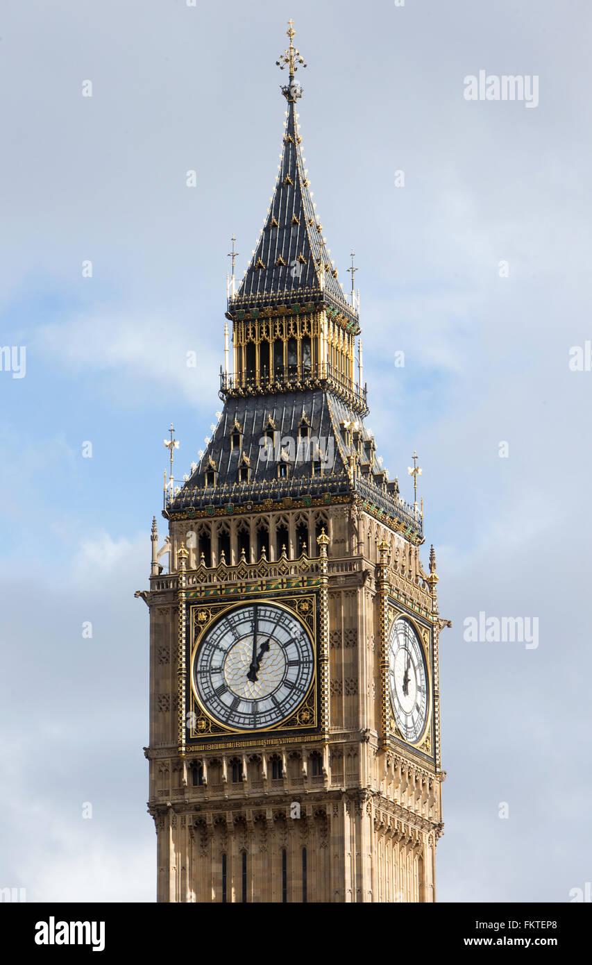 La torre di Elizabeth,comunemente noto come 'Big Ben',è parte del Palazzo di Westminster e è a livello mondiale una attrazione turistica Foto Stock