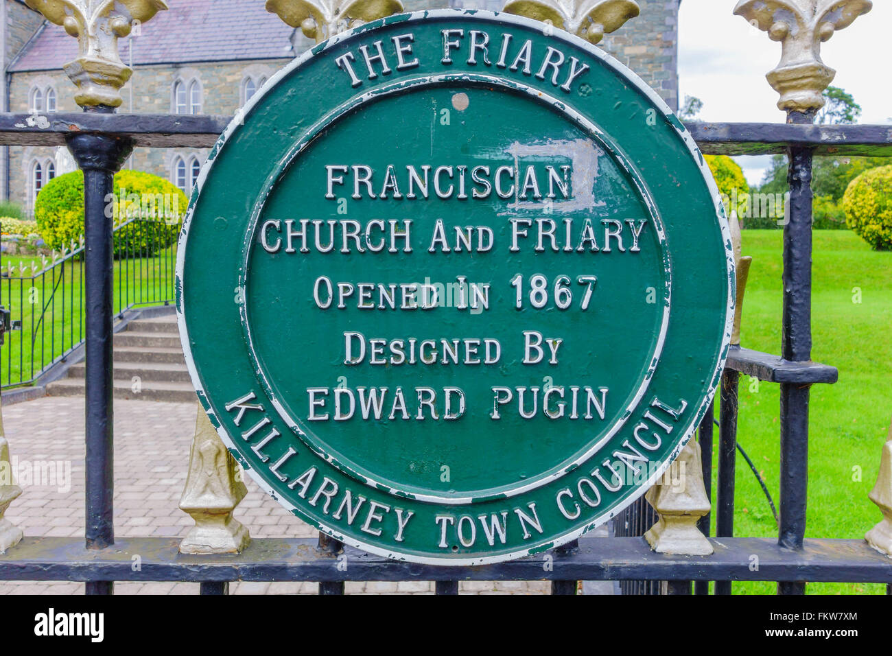 Lapide che ricorda il 1867 apertura della chiesa francescana e convento Killarney County Kerry Irlanda Foto Stock