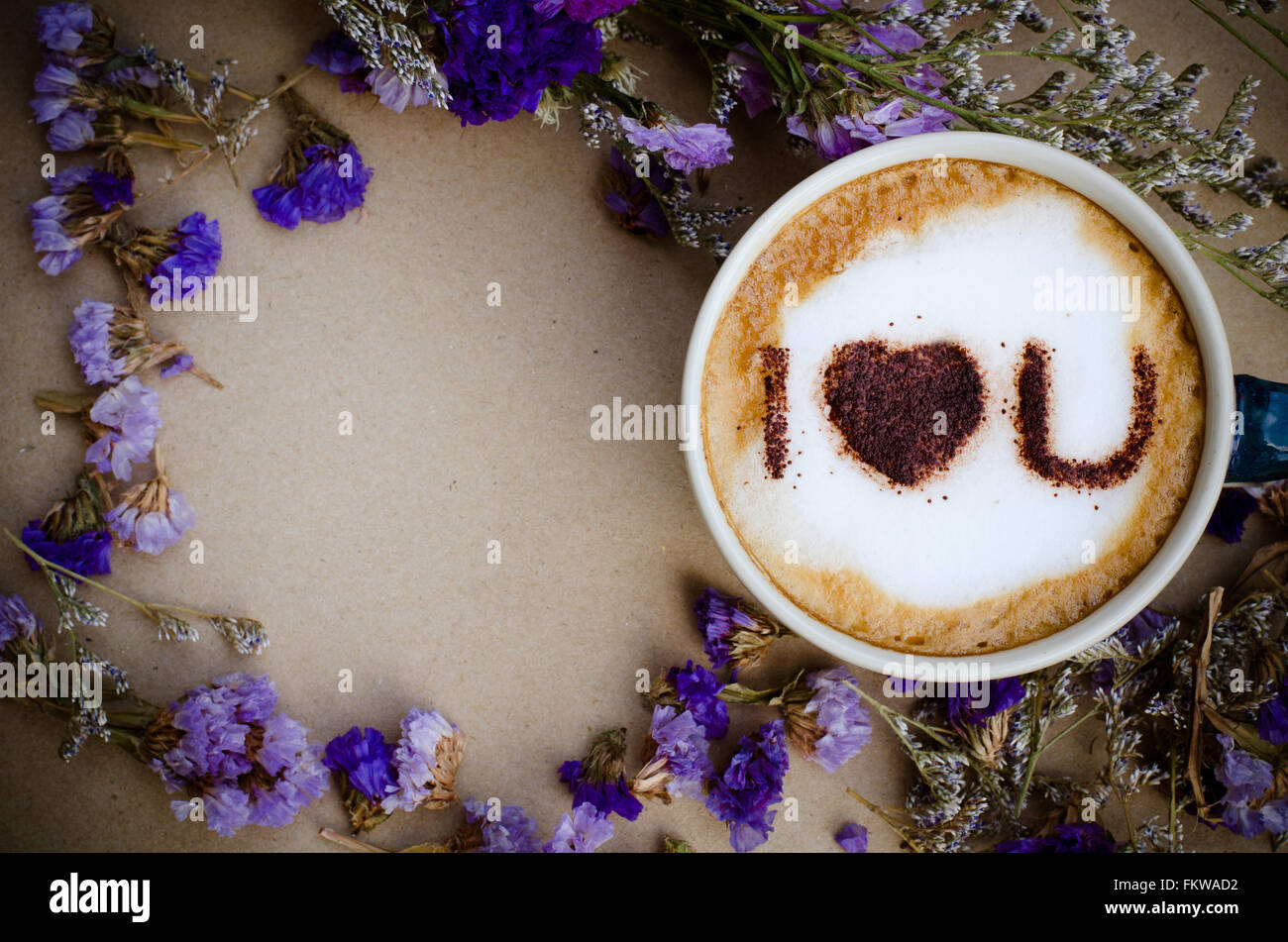 Caffè caldo con la schiuma di latte art I LOVE U pattern Foto Stock