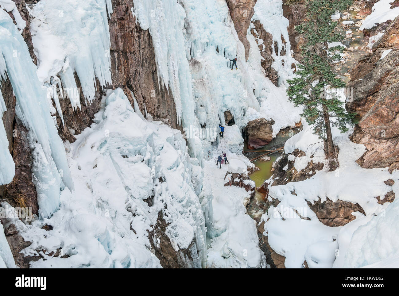 Arrampicata su ghiaccio scogliere Foto Stock