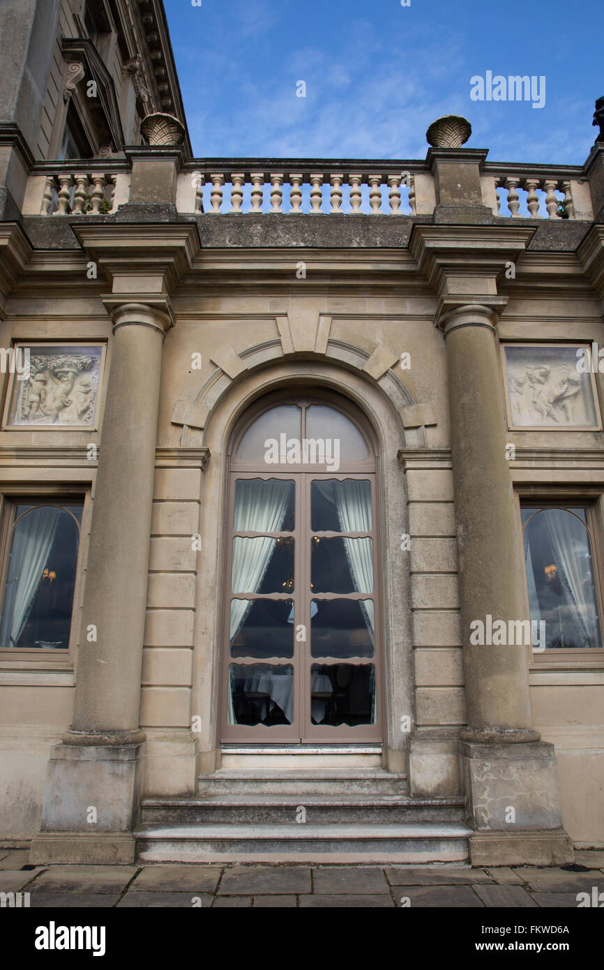 Cliveden, neo-classica casa signorile e giardini che si affaccia sul Tamigi in Berkshire, proprietà del National Trust, Inghilterra Foto Stock