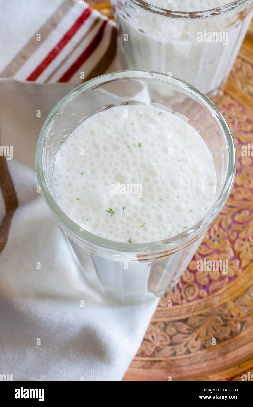 Salate Menta Lassi un famoso yogurt drink in tutta l'India Foto Stock