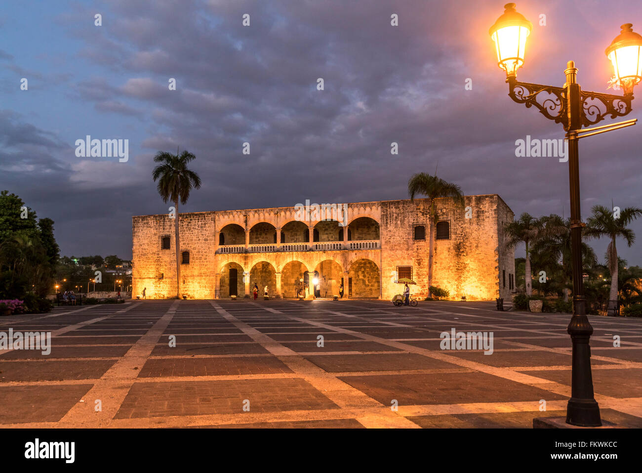 Alcazar de Colon o Alcazar di Colombo di notte, Ciudad Colonial, capitale Santo Domingo, Repubblica Dominicana, Caraibi, America, Foto Stock