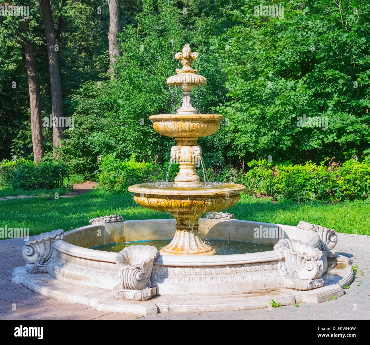 Bella antica fontana nel parco, Mosca, Russia, Est Europa Foto Stock