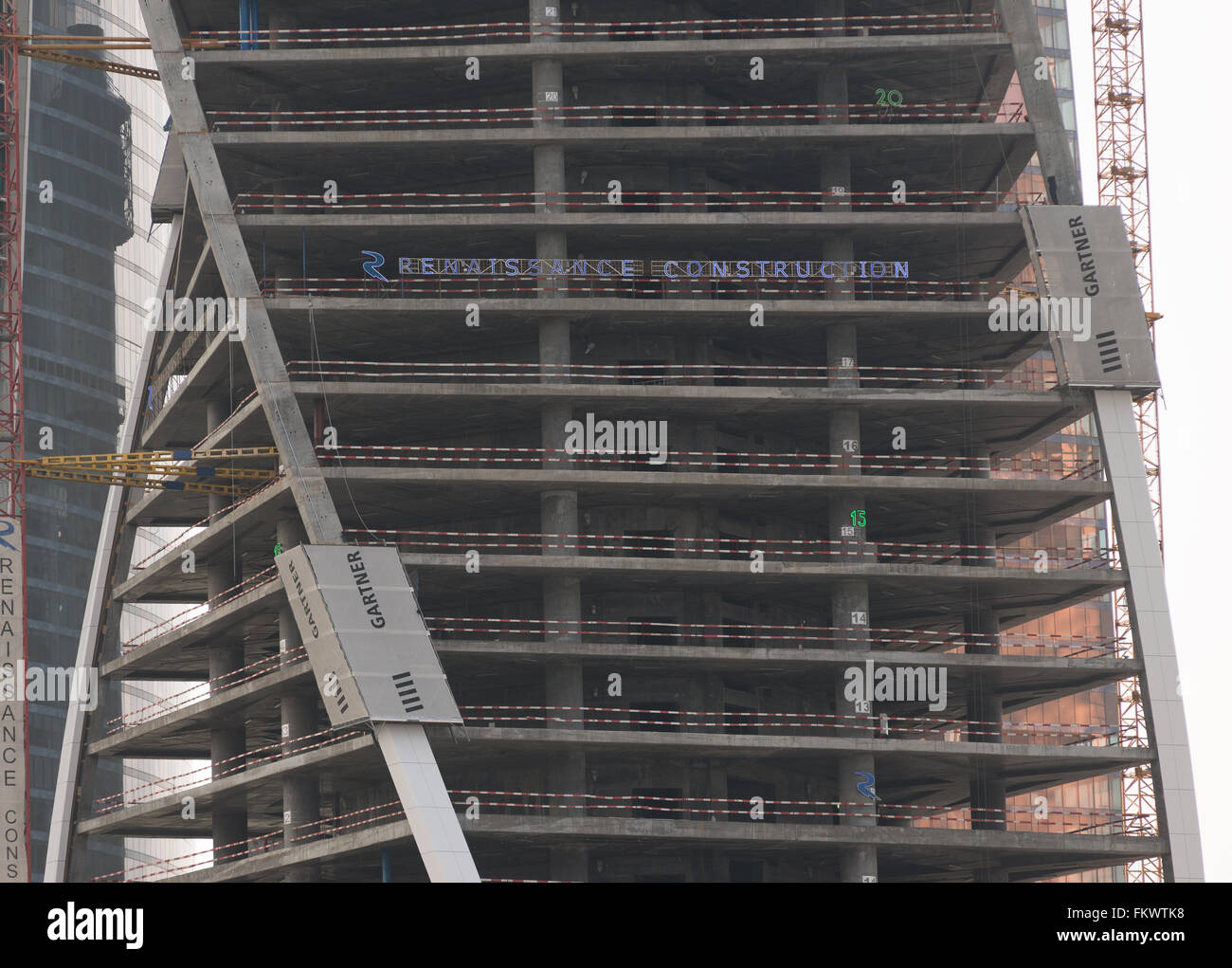 Mosca, Russia - 4 agosto 2013: costruzione in corso di evoluzione Tower, parte del Moscow International Business Center. Foto Stock