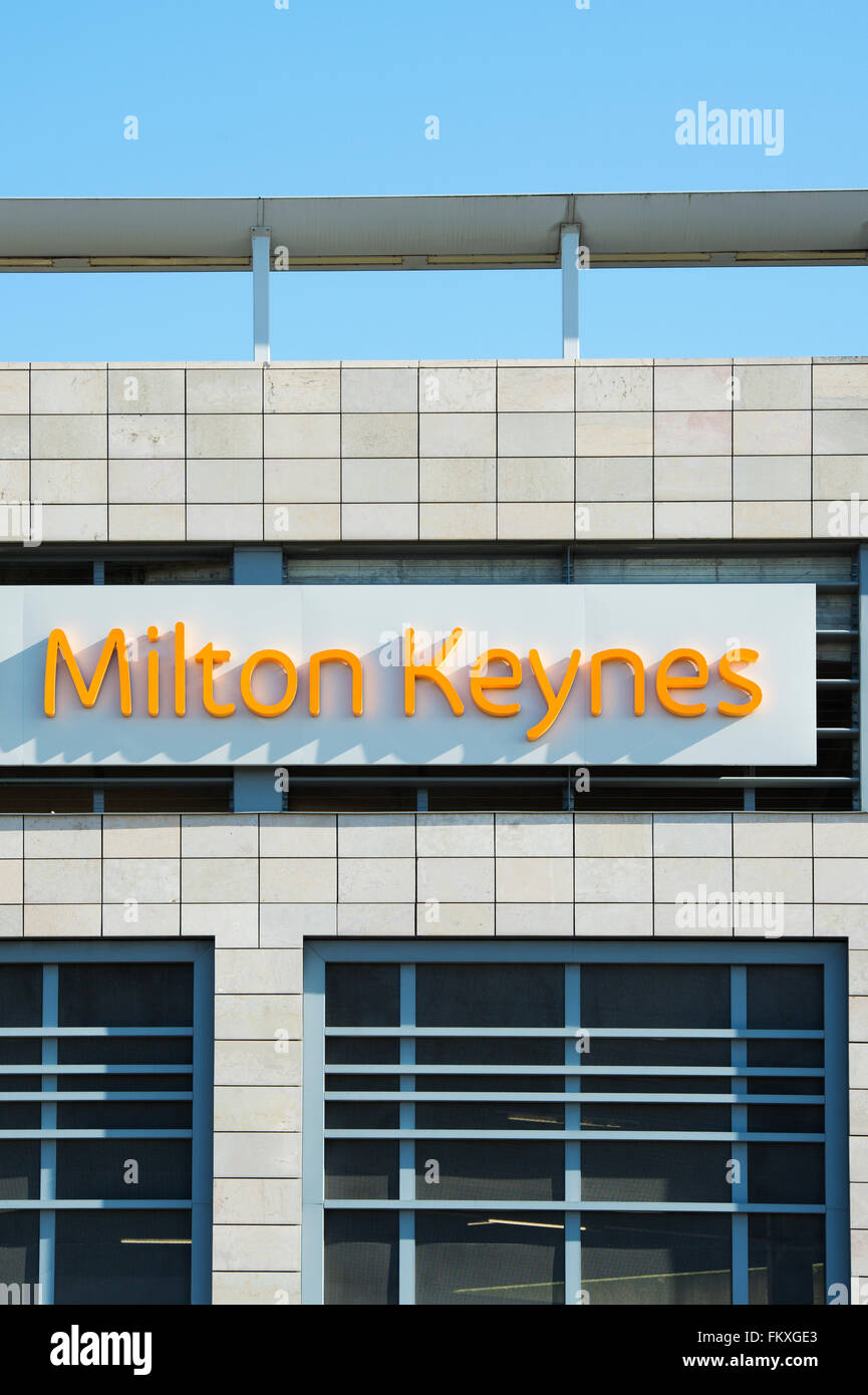 Intu Milton Keynes Shopping Center segno, Buckinghamshire, Inghilterra Foto Stock