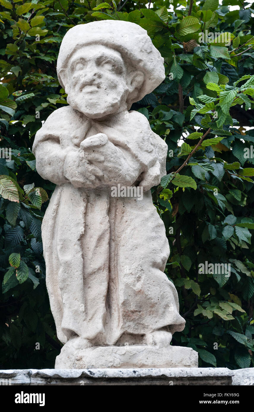 Villa Valmarana ai Nani, Vicenza, Italia. 17c statue di Nani nani () linea lungo la parete del giardino e dare la villa il suo nome Foto Stock