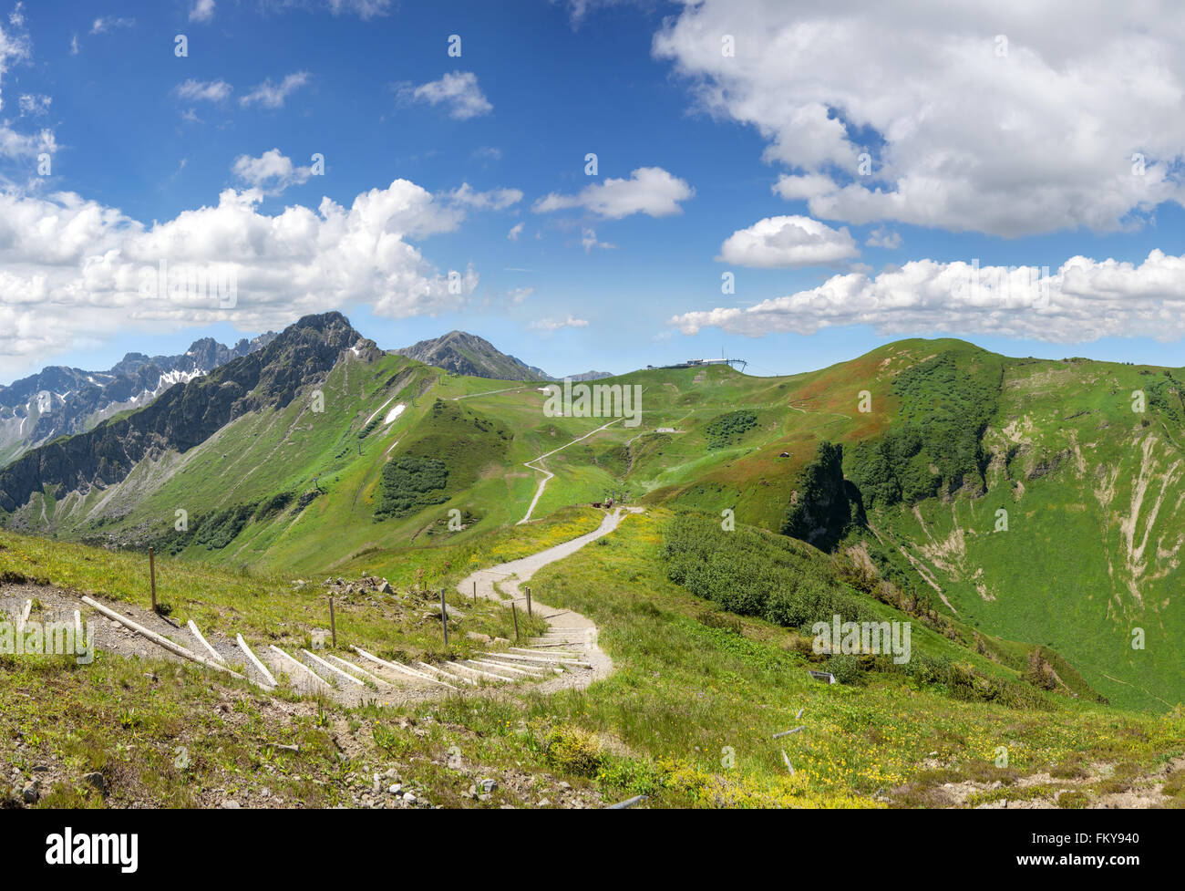 Sentiero escursionistico nel paesaggio di montagna delle Alpi Allgau dal Fellhorn al Kanzelwand Foto Stock