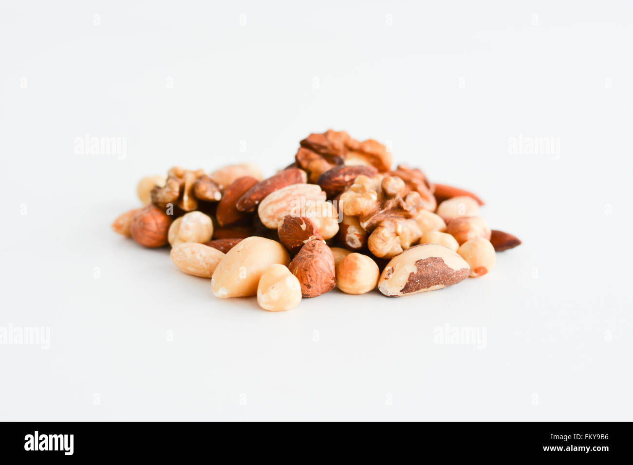 Mix dado isolato su sfondo bianco Foto Stock