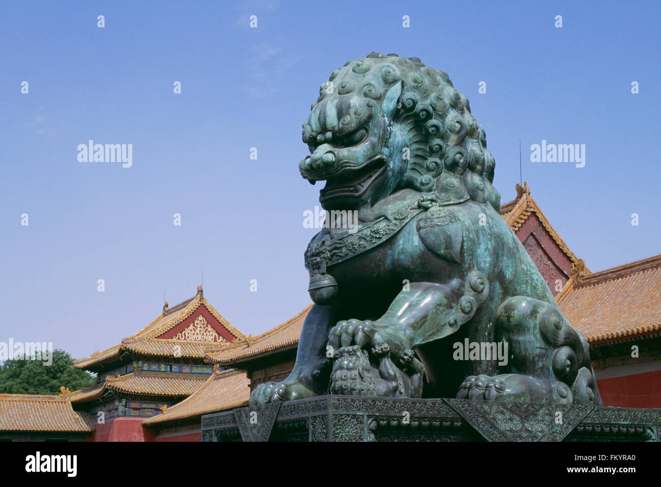 Statua di bronzo di un Leone dentro la città proibita a Pechino, Cina Foto Stock