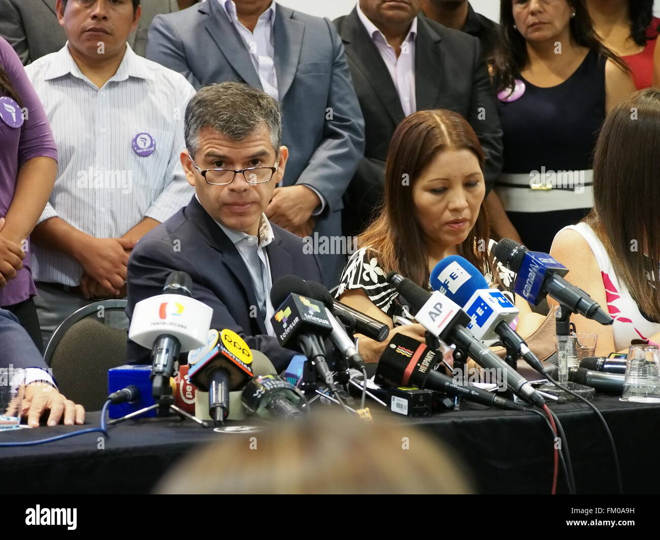 Lima, Perù. 10 marzo, 2016. Julio Guzmán, nel corso di una conferenza stampa dopo essere stato escluso dal processo elettorale annunciato questa mattina che hi presenterà ricorso straordinario al Ufficio Elettorale Nazionale il venerdì e anche il prossimo lunedì, ci sarà un incontro con gli inviati speciali dell'OSA (Organizzazione degli Stati americani) che hanno espresso la loro preoccupazione in merito alla questione. Allo stesso modo egli ha detto che avrebbe percepire iniquità che potrebbe delegitimize tutto il processo. Credito: Carlos García Granthon/Alamy Live News Foto Stock