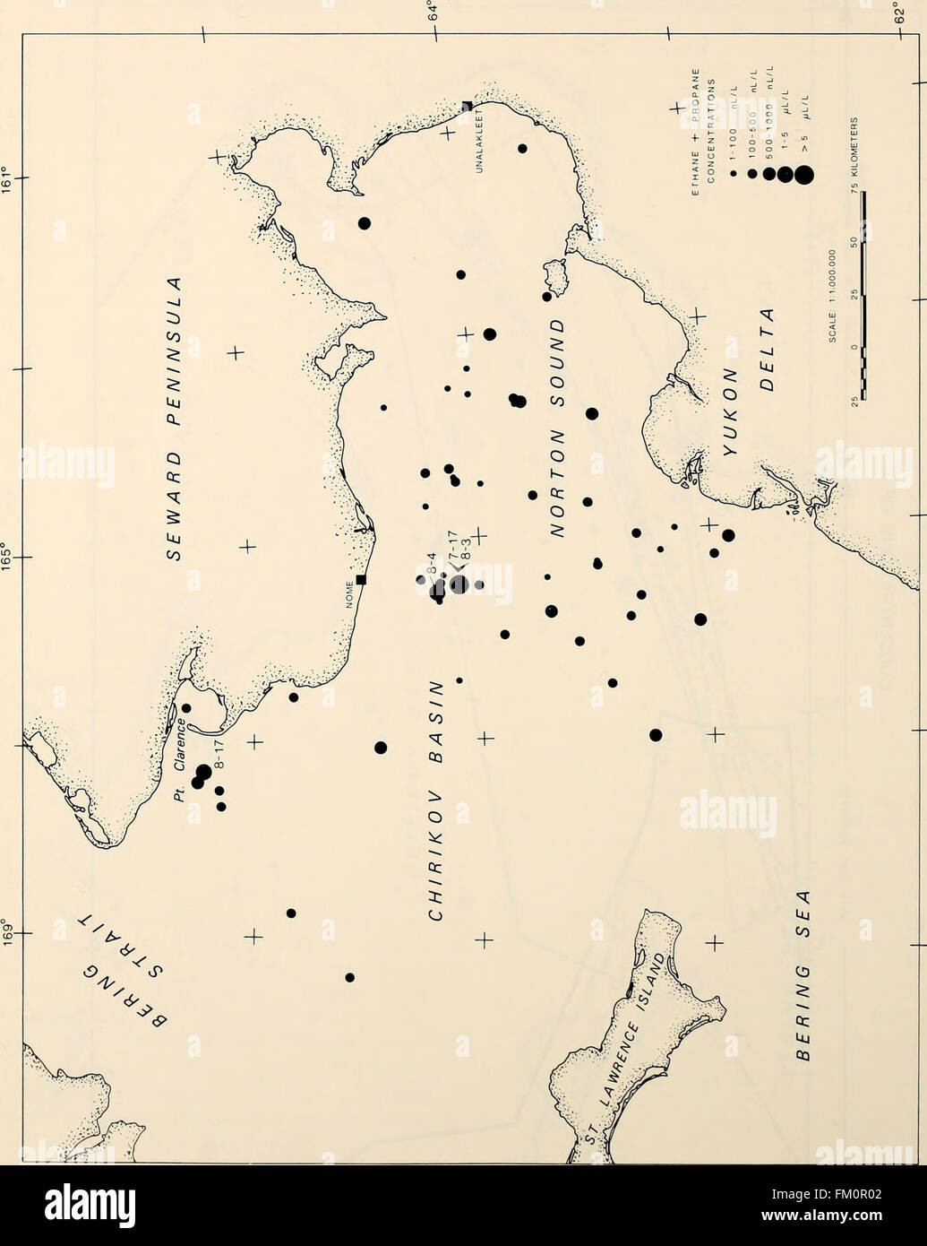 Questa pubblicazione esplora l'oceanografia e le risorse naturali della piattaforma Orientale del Mare di Bering. Edito da Donald W. Hood e John A. Calder, fornisce una revisione completa delle caratteristiche ecologiche e geologiche della regione. Foto Stock