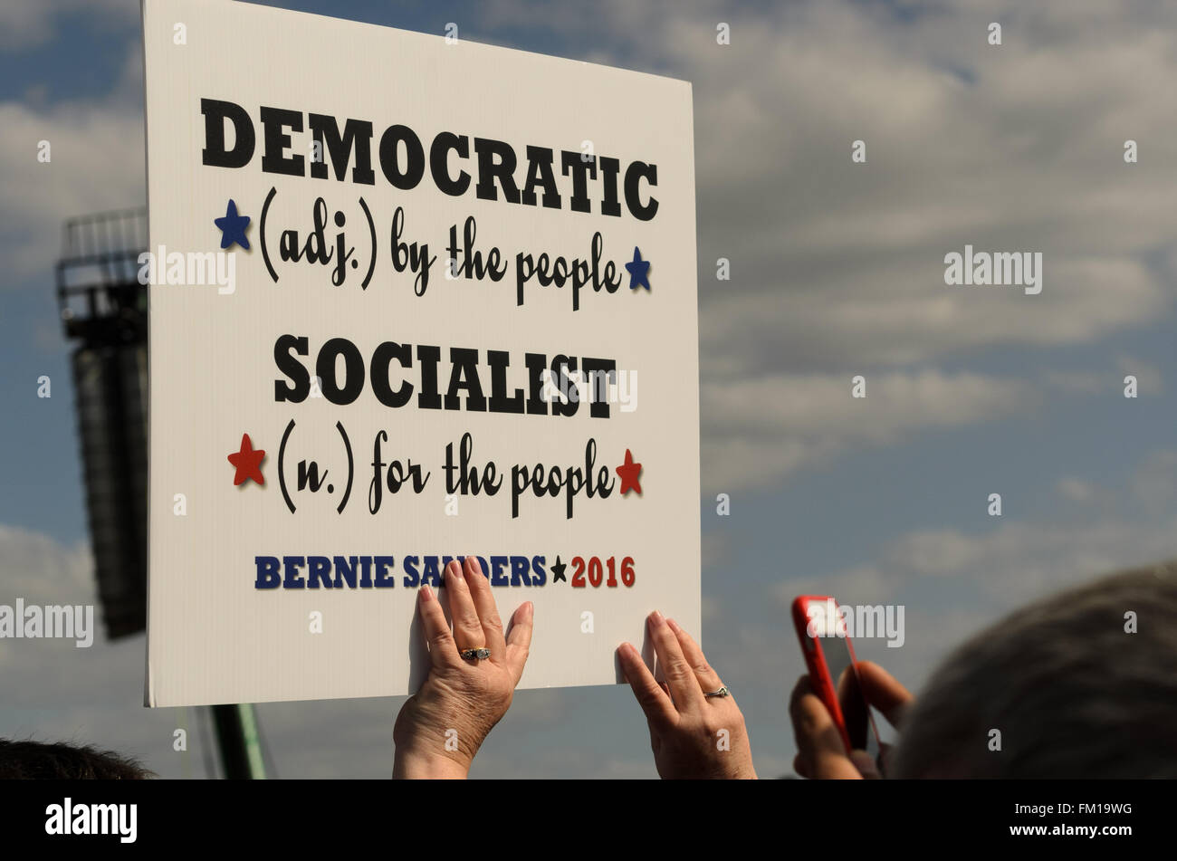 Kissimmee, Fla, STATI UNITI D'AMERICA. 10 marzo, 2016. Sostenitori a Bernie Sanders Rally in Kissimmee Florida 3-10-16 Credito: Thomas Leach/Alamy Live News Foto Stock