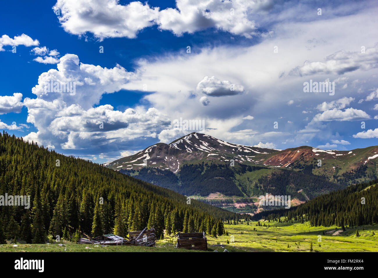 Vista panoramica delle Montagne Rocciose a Mayflower Gulch, Colorado, USA Foto Stock