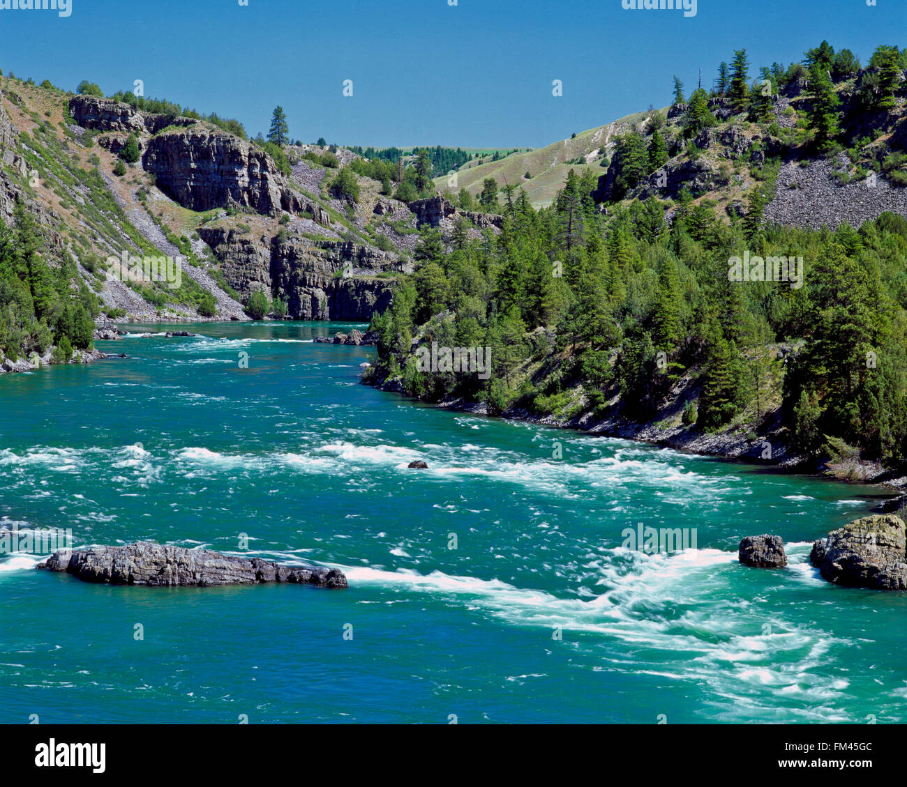 fiume di flathead alle rapide di bufalo in un canyon sotto la diga di kerr vicino a polson, montana Foto Stock
