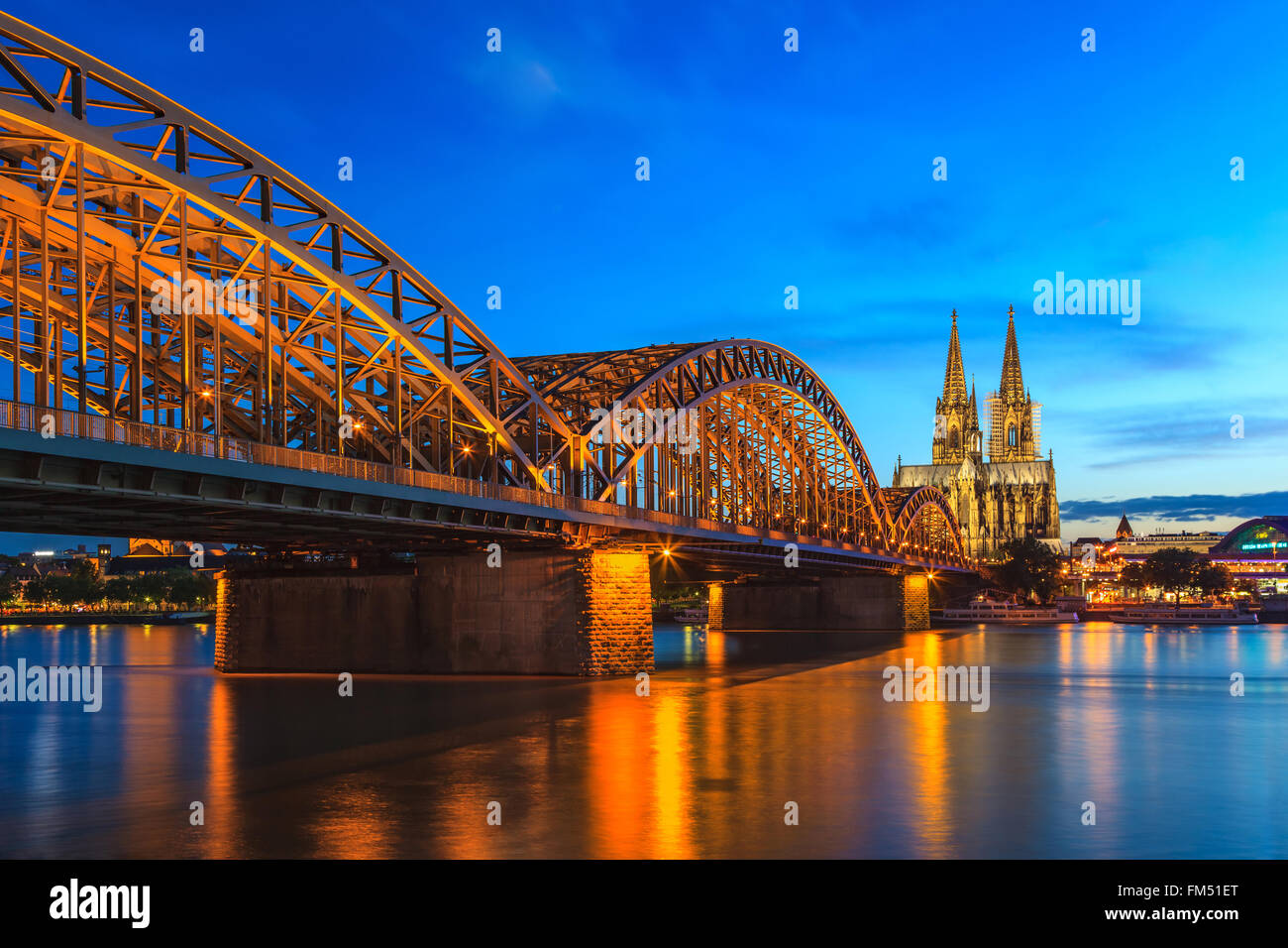 La cattedrale di Colonia di notte, Colonia, Germania Foto Stock