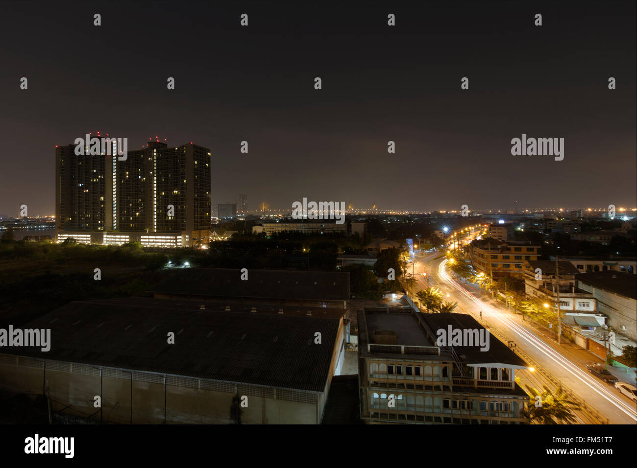 FEB 23,2016 : La vista di notte Rama 9 ponte sul fiume Chaopraya, Bangkok in Thailandia Foto Stock