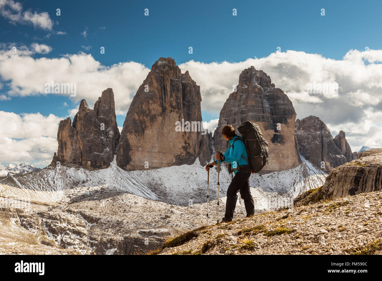 Drei Zinnen e escursionista femmina Foto Stock