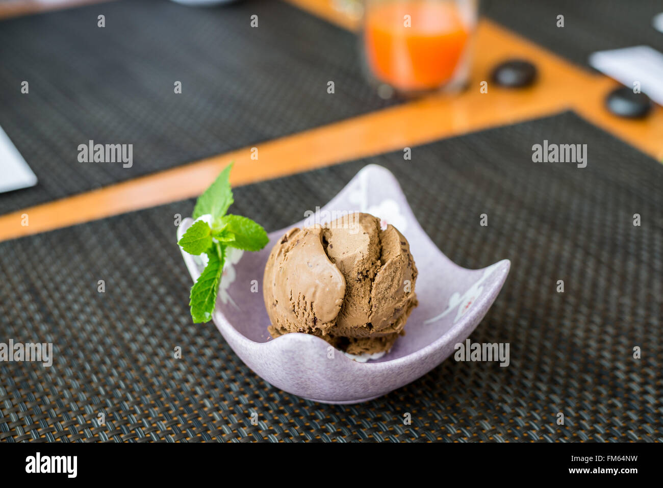 Gelato al cioccolato in ristorante Foto Stock