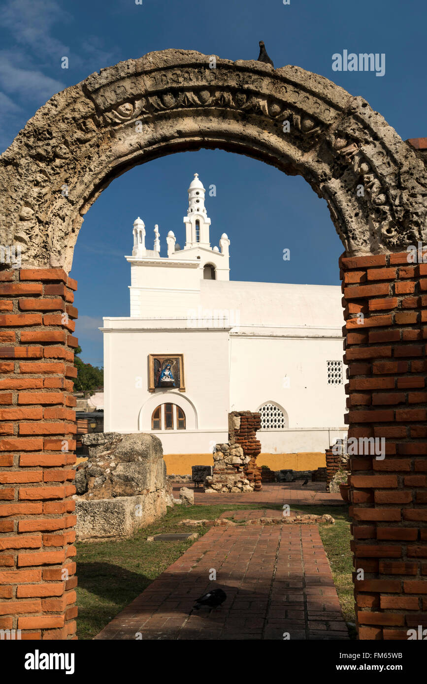 Ruinas del Hospital San Nicolas de Bari e la chiesa Iglesia de la Altagraciacapital Santo Domingo, Repubblica Dominicana, Foto Stock