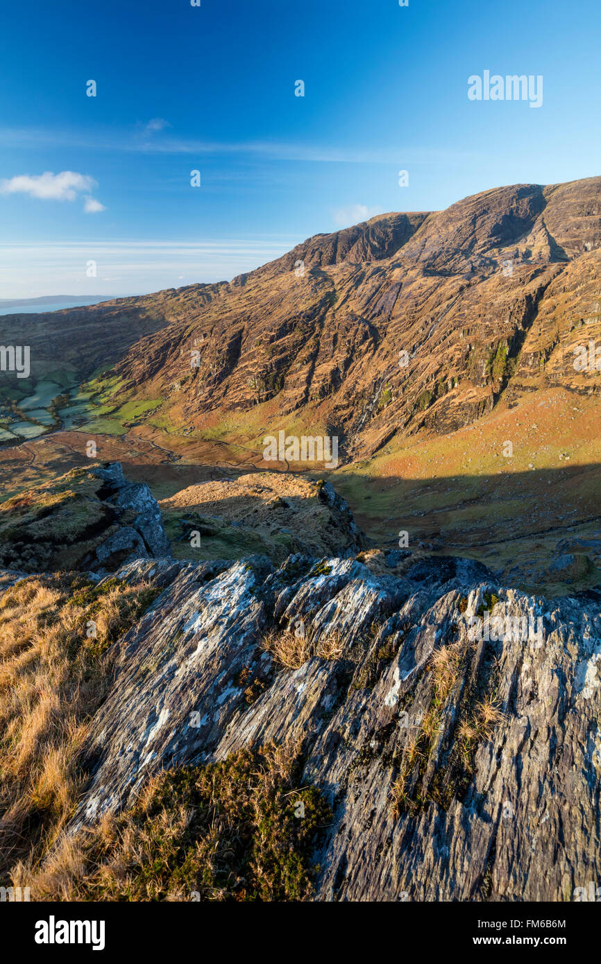 La luce del mattino su Coomgira e affamati Hill, penisola di Beara, County Cork, Irlanda. Foto Stock